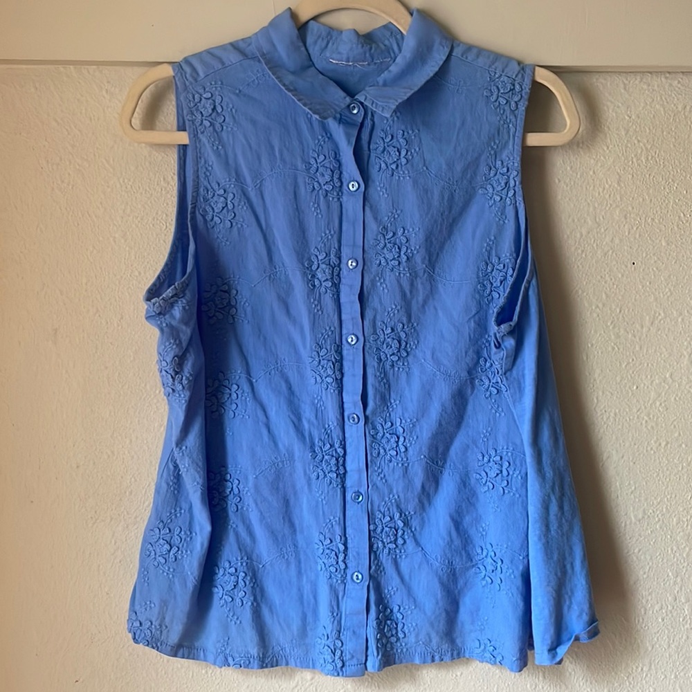 Vintage blue sleeveless button down blouse with crochet detail